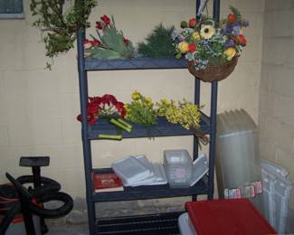 WREATHS & FLOWERS