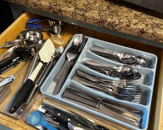Flatware/ kitchen utensils 