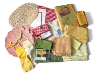Vintage Tablecloths, Placemats, Towels, Linens