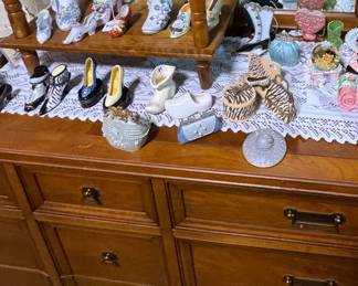 Hat, shoe, and purse knickers knacks