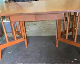 MCM DropLeaf Dining Table with 3 Leaves