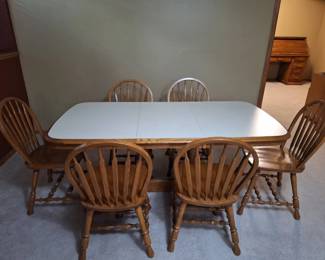 Oak Dining Table with SelfStoring Butterfly Leaf  6 Windsor Chairs