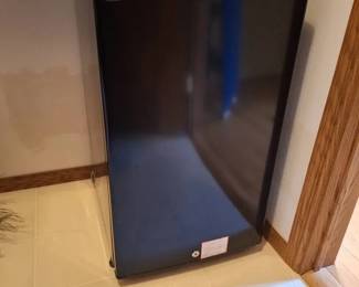 GE Black Compact Refrigerator  Model Sfr03bapb