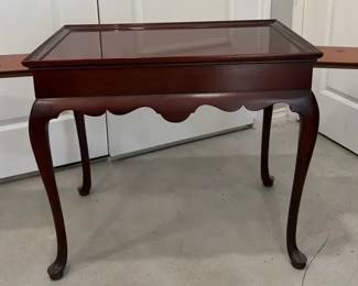 Traditional Scalloped Apron Tea Table with Cabriole Legs