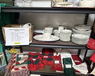 Pfaltzgraff Winterberry Christmas Set