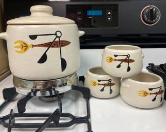 Vintage 1960s West Bend glazed pot and mini pots.