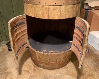 Decorative barrel with storage