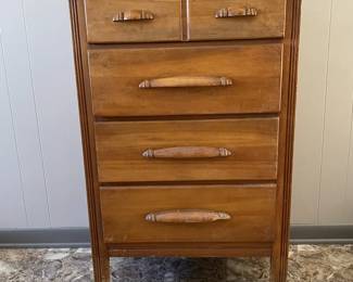 Small vintage chest of drawers