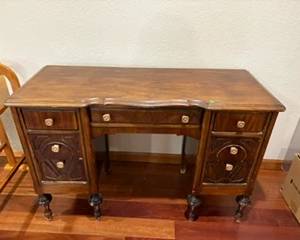 Beautiful Vintage Wood Desk!