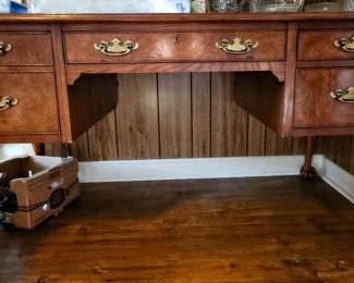 Nice Wooden desk, Pennsylvania Queen Anne