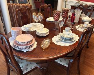 Beautiful Dining Room Table with 6 Chairs