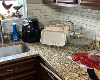 Air fryer, cake plate and cover, misc platters