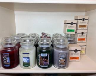Yankee Candle Large Jar Candles and Archipelago Botanicals Candles A shelf of Yankee Candle large jar candles in scents including Sparkling Winterberry, Clean Cotton and Woodland Weekend Memories, along with boxed Archipelago Botanicals candles in Basil, Bergamot Tobacco and Mango Grapefruit. A strong scented candle lot for gifting or home fragrance.