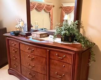 Thomasville Dresser 78" X 22" X 40" ( Price includes set $3000)