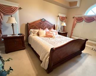 Thomasville Sleigh Bed with large dresser, end tables & side table $3000