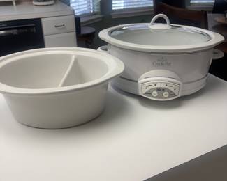 Rival White Crock Pot Slow Cooker with Crock Divided Insert