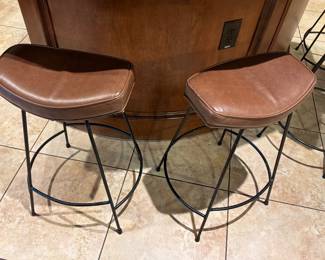 Upholstered Saddle Seat with Black Metal Frame (4)