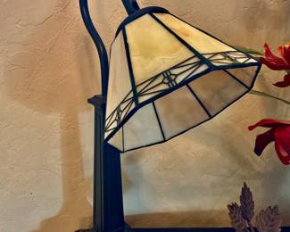 Classic Tiffany style geometric neck, desk lamp