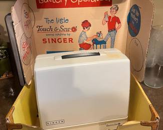 Vintage singer sewing machine 