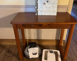 Petite writing desk 