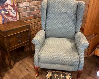 Wingback recliner 