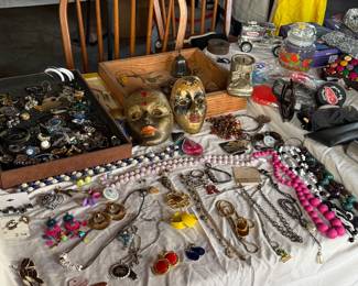 Jewelry Collectables Keys Glasses
