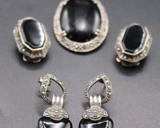 Vintage Sterling Silver Marcasite And Onyx Pendant Brooch And 2 Pairs Of Earrings