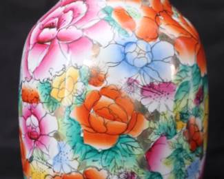 Vintage Chinese Vibrant Floral Design Porcelain Vase