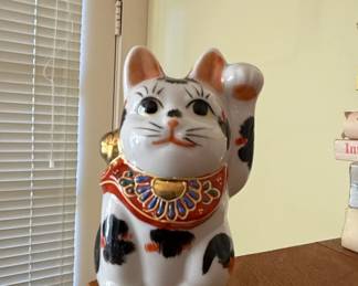 Vintage Kutani Ware Manekineko Lucky Cat Figurine