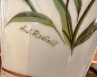 Franklin Mint A.J. Rudisill The Goldfinch in Autumn Porcelain Vase second image