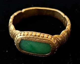 Vintage Chinese k Gold and Jade Saddle Ring