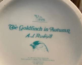 Franklin Mint A.J. Rudisill The Goldfinch in Autumn Porcelain Vase third image