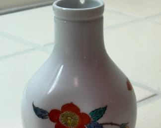 Japanese Porcelain Sake Tokkuri third image