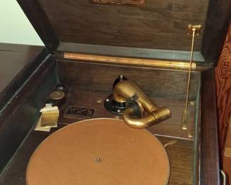 Victor Victrola VVXI Floor Model Phonograph third image