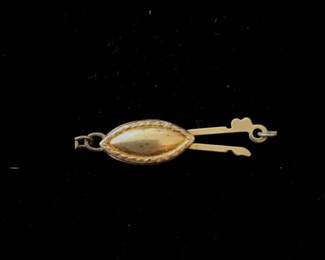 Vintage k Gold pin