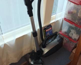 Simplicity Canister Vacuum Cleaner second image
