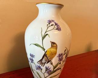 Franklin Mint A.J. Rudisill The Goldfinch in Autumn Porcelain Vase fourth image