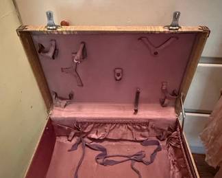 Vintage MidCentury Travel Suitcase second image