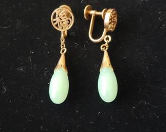 Vintage k Yellow Gold and Jadeite Teardrop ScrewBack Earrings
