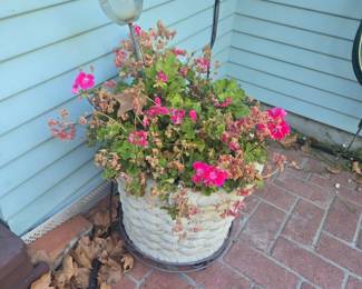 Cast Stone BasketWeave Garden Planter