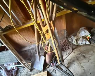 VARIOUS GARDEN TOOLS