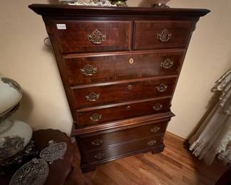 CHEST OF DRAWERS