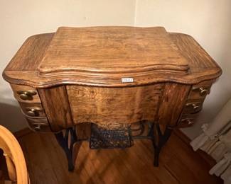 ANTIQUE SEWING MACHINE