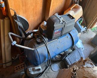 AIR COMPRESSOR