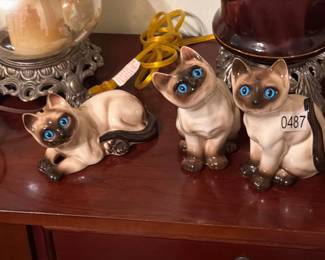 VINTAGE CAT FIGURES