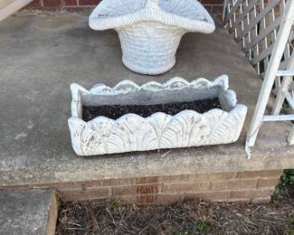 CONCRETE PLANTER