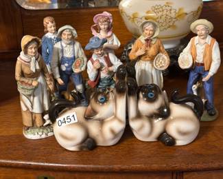 LOT OF FIGURINES