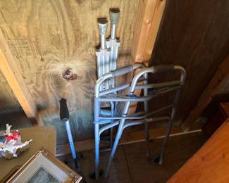 WALKER / CRUTCHES / CANE