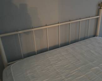 QUEEN SIZE BED
