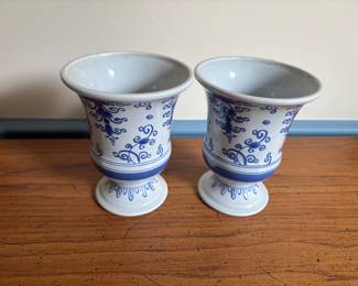 DELFT PEDESTAL URN VASES